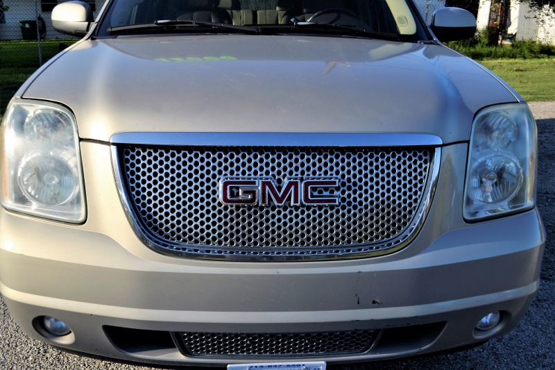 concession-moto-ST MARTIN DU VAR-min_gmc-yukon-truck-grill-2828425